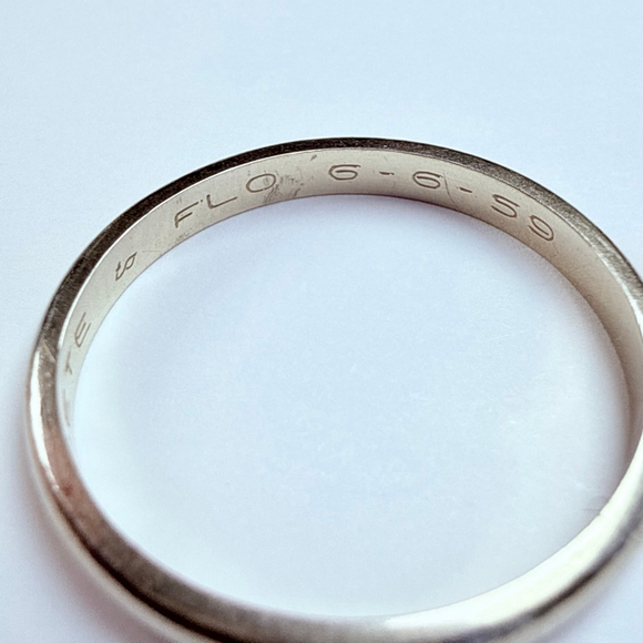 14K Solid White Gold Mid Century Classic Solid 2.5MM Band Vintage Ring SIZE 8 - Picture 7 of 10